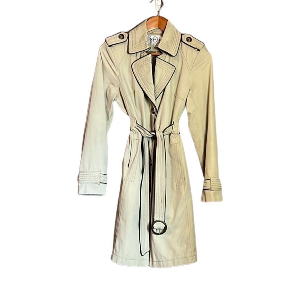 ‎Donatella biege trench coat. Size small